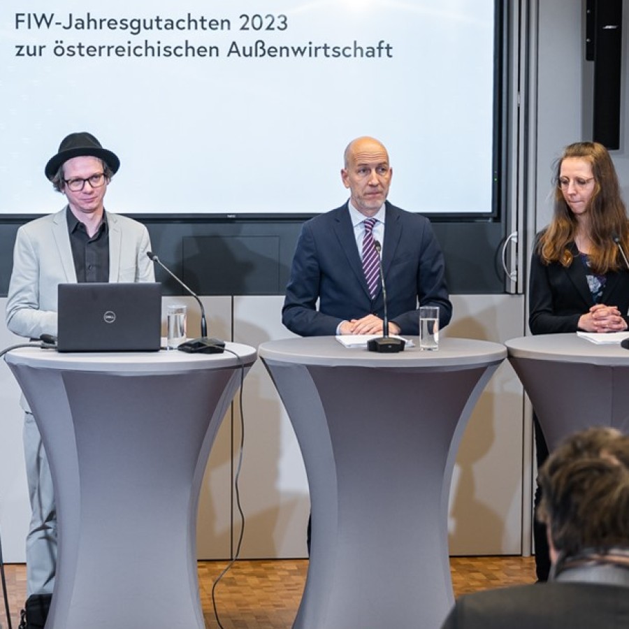 Picture of Harald Oberhofer, BM Kocher and Bettina Meinhart at the press conference