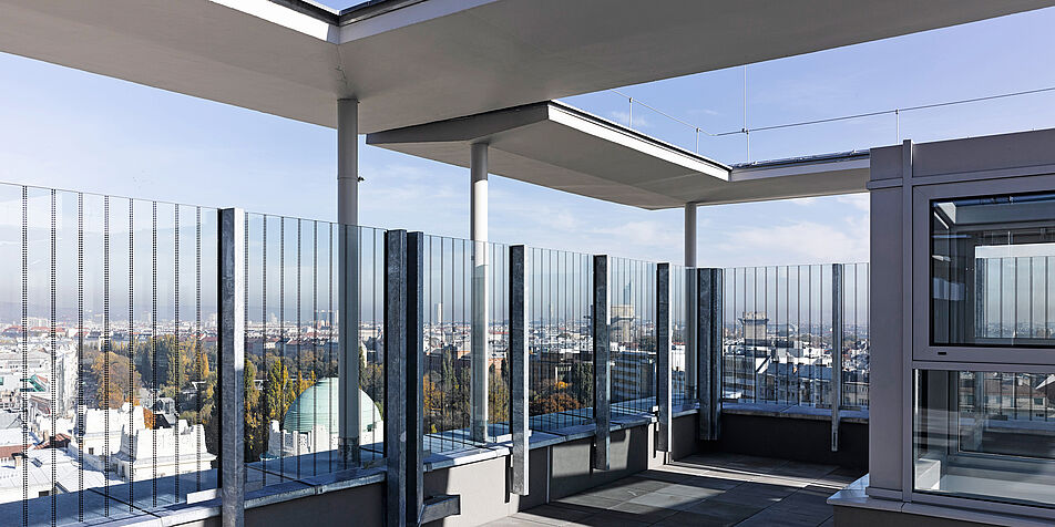 Das Bild zeigt die Aussicht von der Terrasse der Sky Lounge der Universität Wien